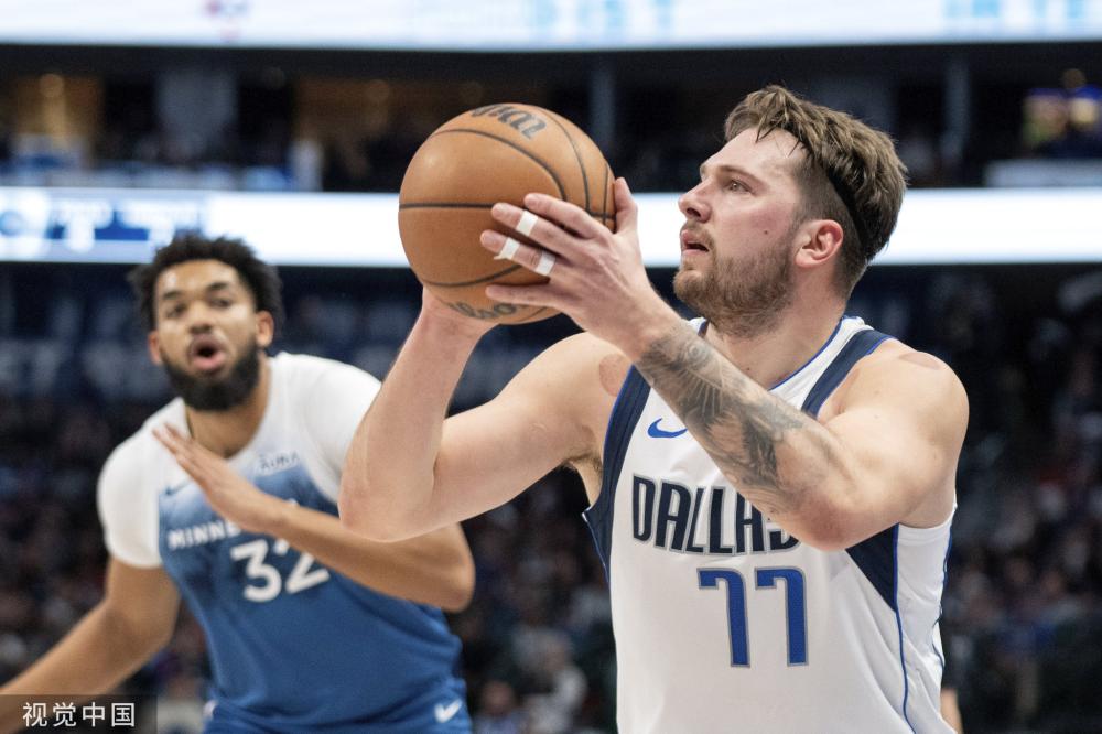 员在场上短 员在场上短